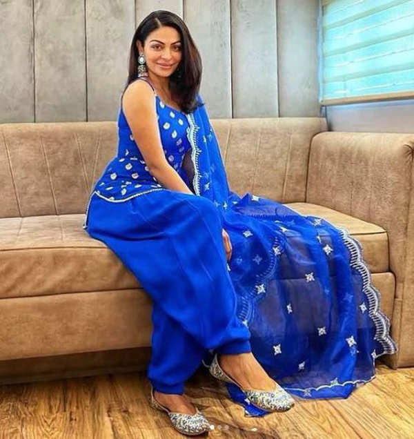 Neeru Bajwa ups the glam quotient with her stunning pictures