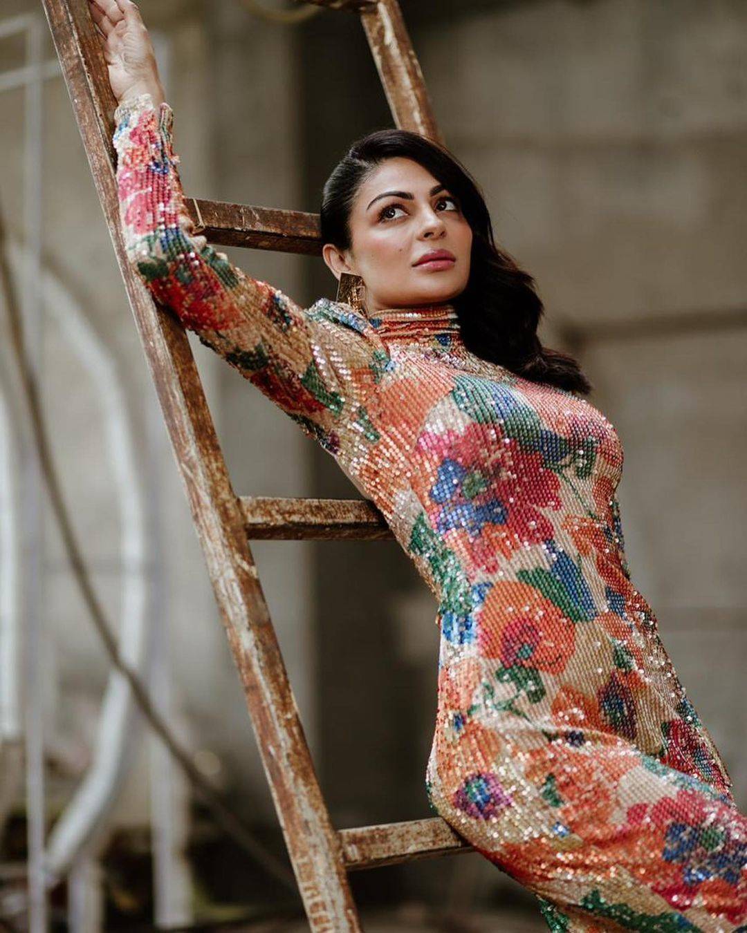 Neeru Bajwa ups the glam quotient with her stunning pictures