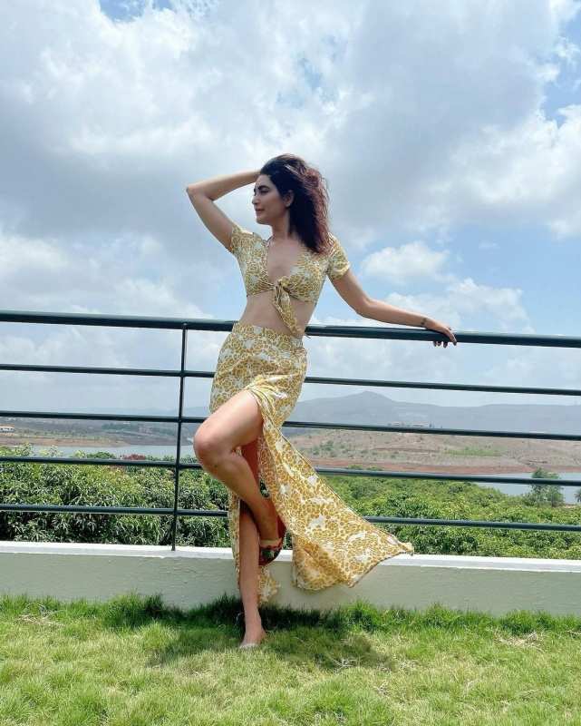 Karishma Tanna's stunning pictures will make your heart racing!