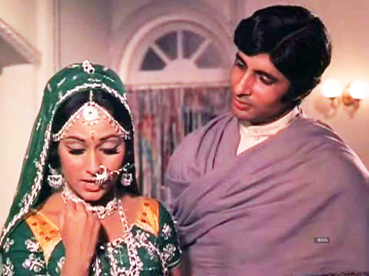 Unmissable moments of Amitabh-Jaya Bachchan on silver screen