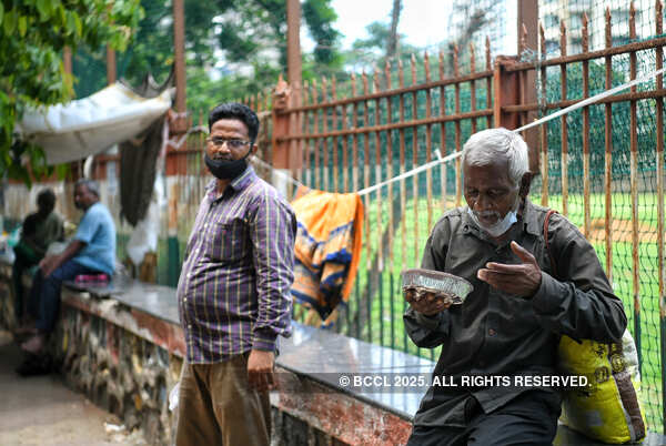 Free food distributed to the poor amid pandemic