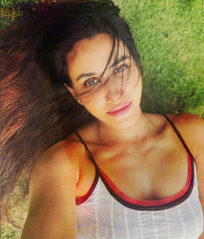 These vacation pictures of Sonnalli Seygall prove her love for travelling!