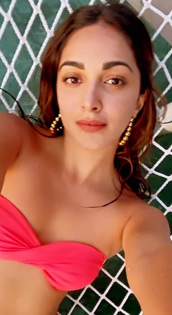 Kiara Advani is ruling the internet with her throwback beach vacation pictures