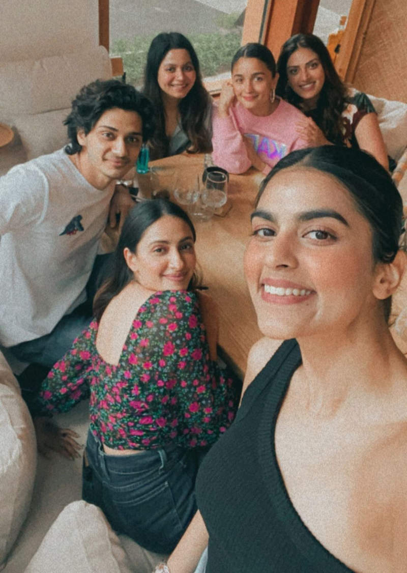 Fun-filled pictures from Alia Bhatt’s brunch date with BFFs