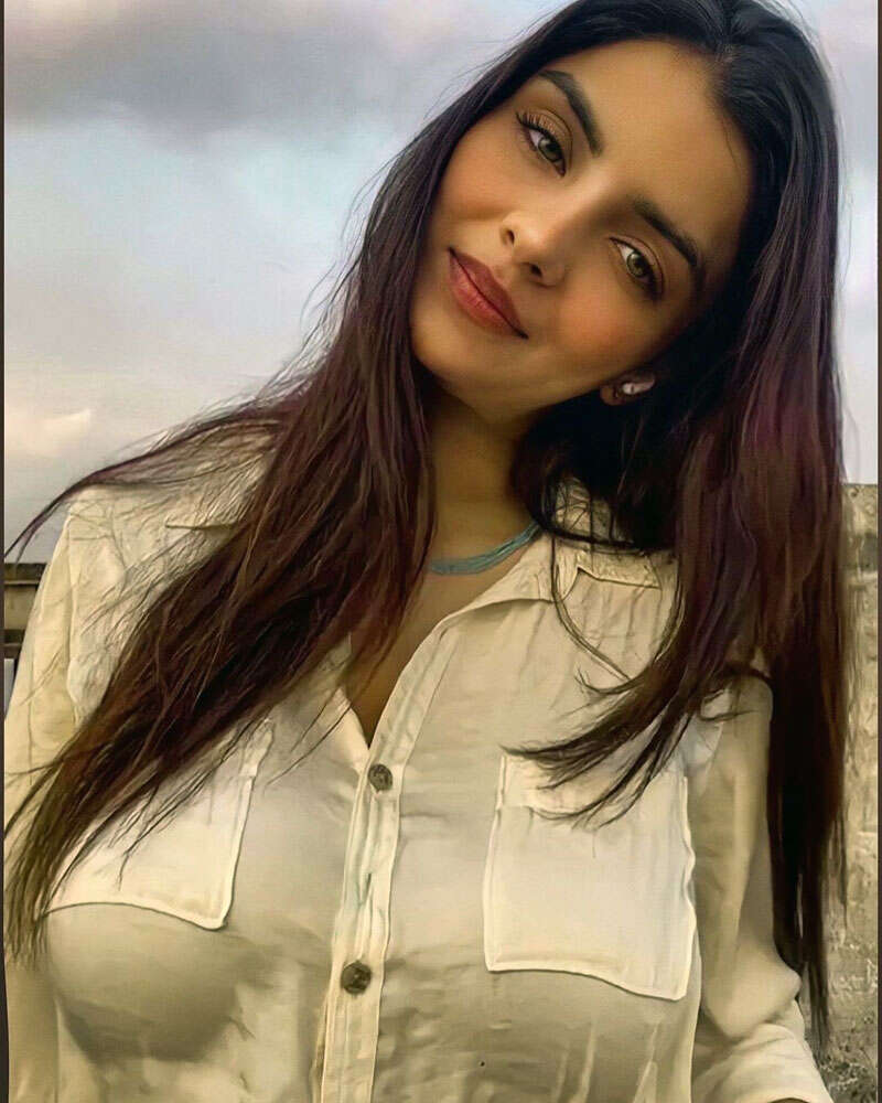 Amazing pictures of enchanting beauty Anveshi
Jain