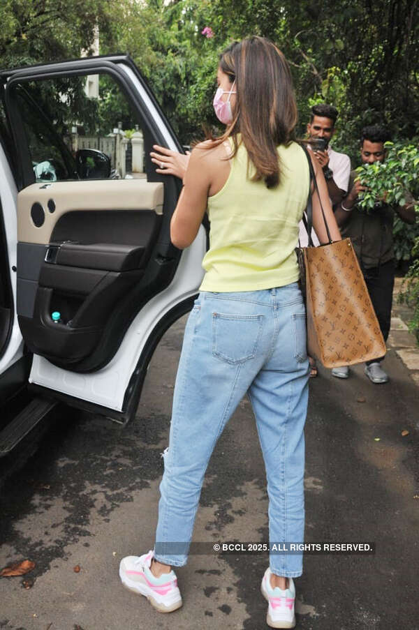 #ETimesSnapped: Paparazzi pictures of your favourite celebs