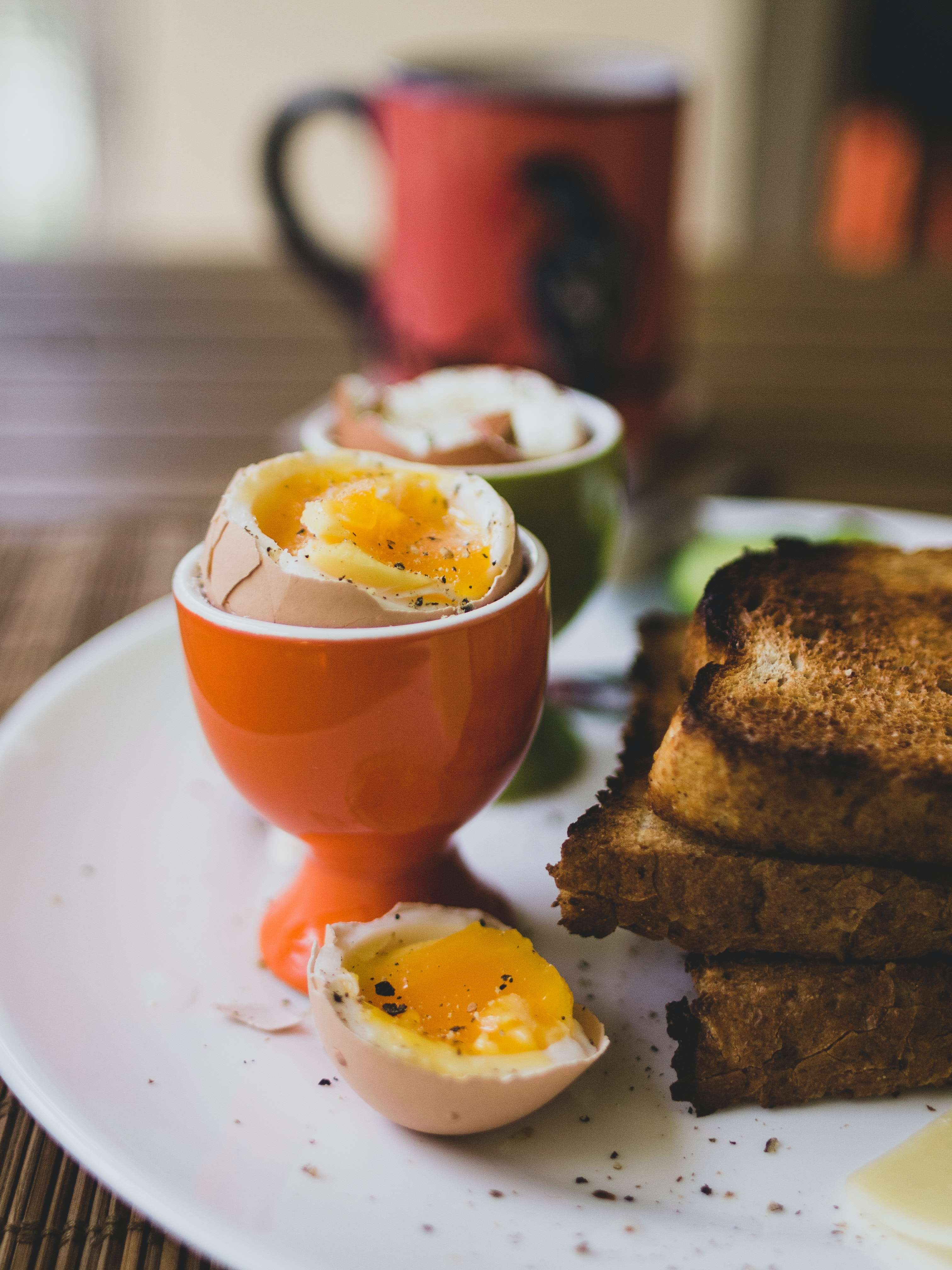 Варить завтрак. Завтрак. Завтрак фото. Здоровый завтрак. Красивый завтрак из яиц.