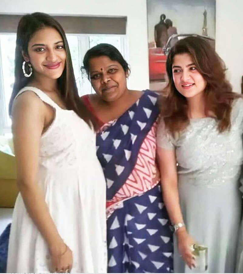 These unseen pictures of Nusrat Jahan flaunting her baby bump go viral