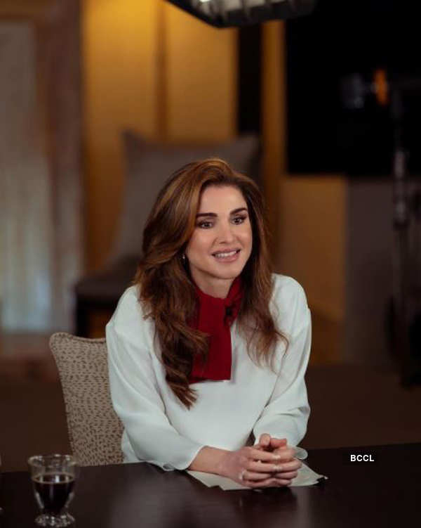 Queen Rania Of Jordan Ups The Glam Quotient With Her Bewitching Pictures The Etimes