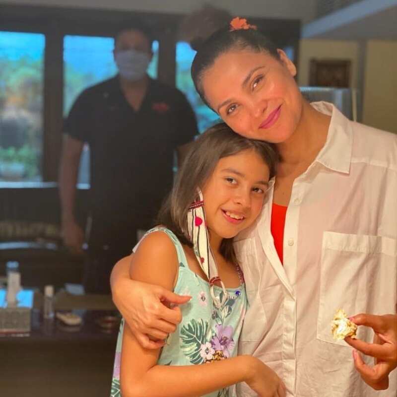 Pictures of Bollywood celebrities with kids that are too cute to miss!