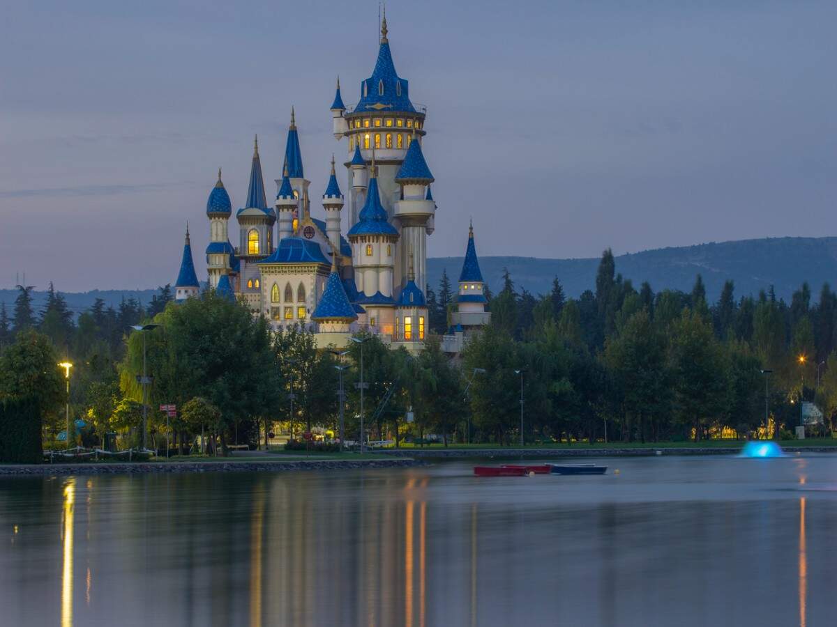 Disneyland Paris reopens as France moves towards normalcy Disneyland Paris reopens as France moves towards normalcy