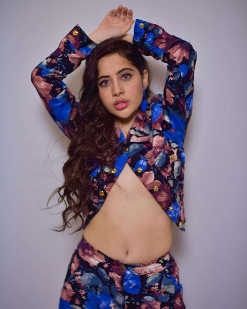 Urfi Javed commands attention with unconventional outfits, bewitching pictures make heads turn