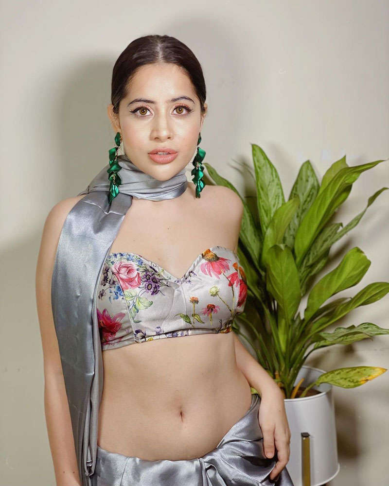 Urfi Javed commands attention with unconventional outfits, bewitching pictures make heads turn