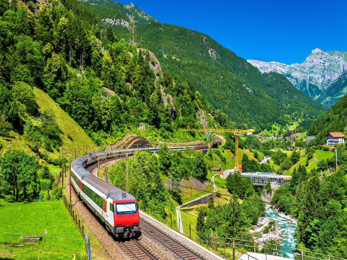 Switzerland eases entry restrictions for vaccinated travellers; no testing required