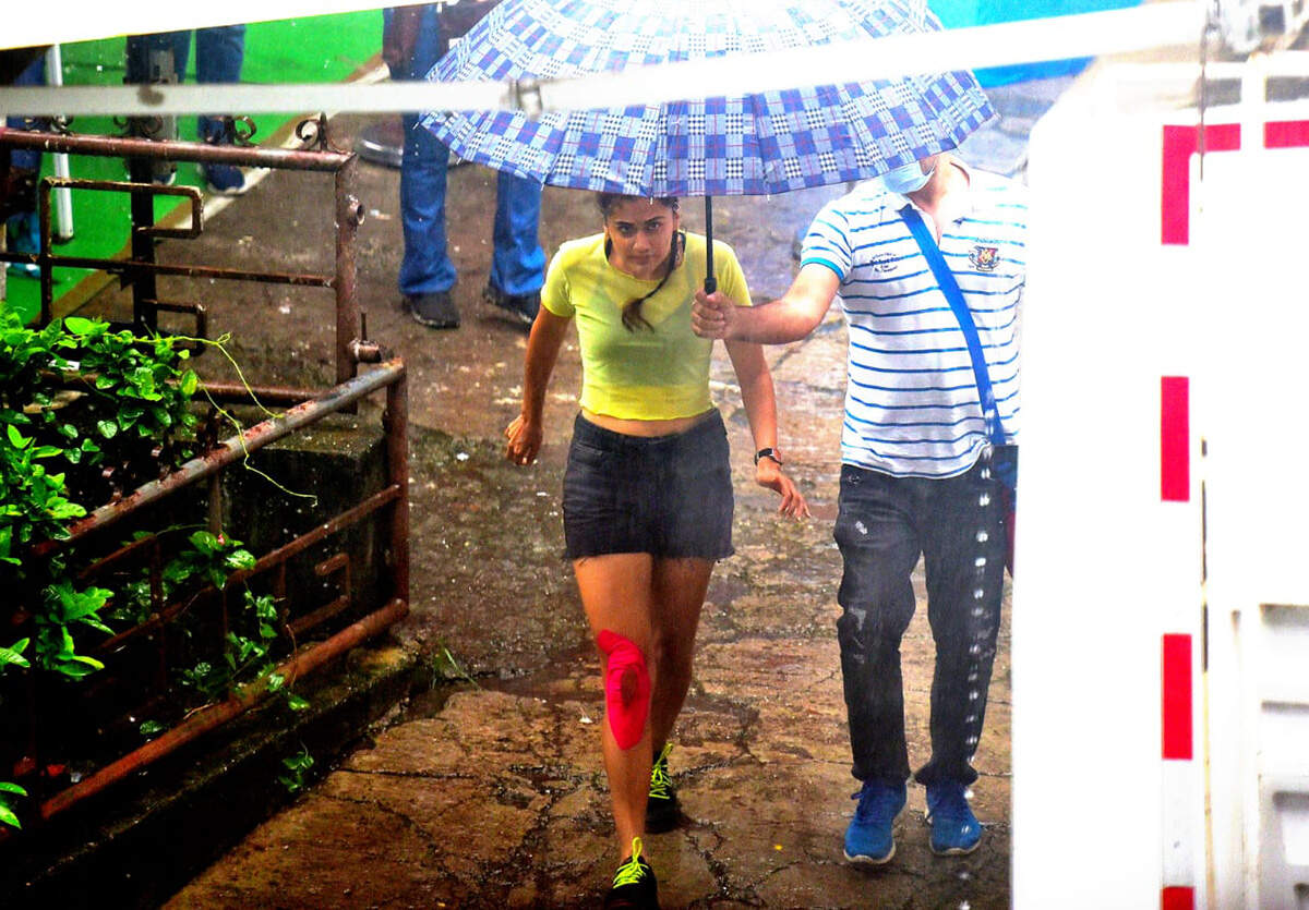 #ETimesSnapped: Paparazzi pictures of your favourite celebs