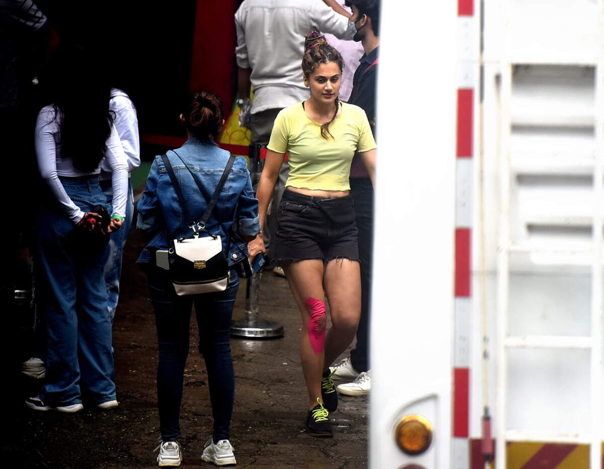 #ETimesSnapped: Paparazzi pictures of your favourite celebs