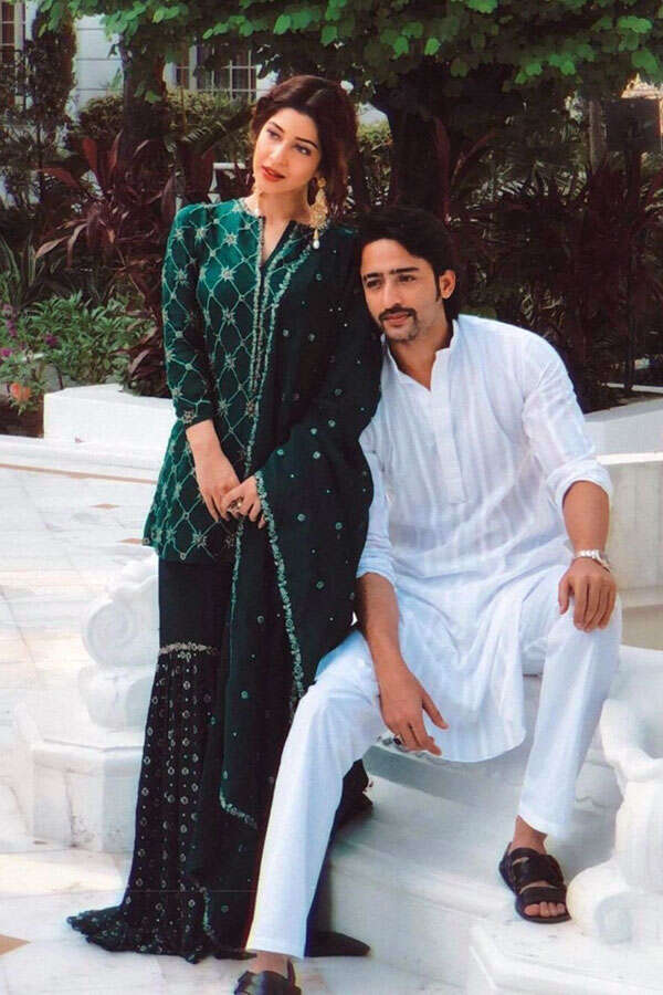 <BR> is turning heads with her bewitching pictures <BR> is turning heads with her bewitching pictures