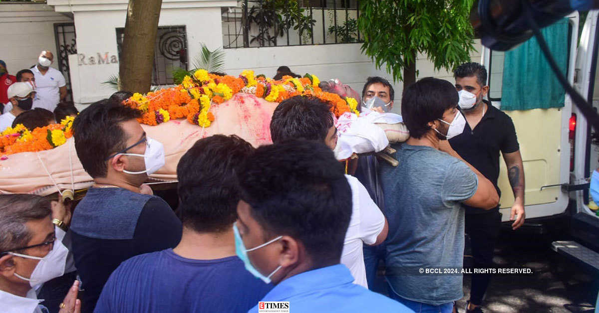 In pics: Filmmaker Raj Kaushal's funeral