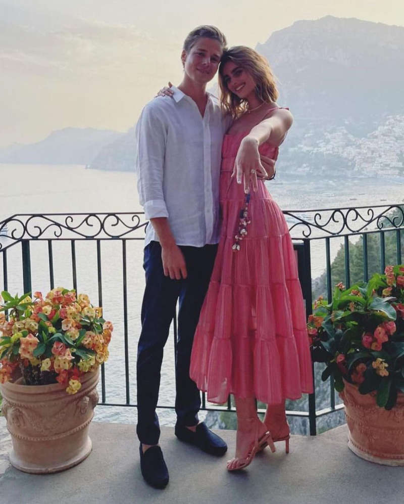Dreamy engagement pictures of Taylor Hill and Daniel Fryer will melt your heart!