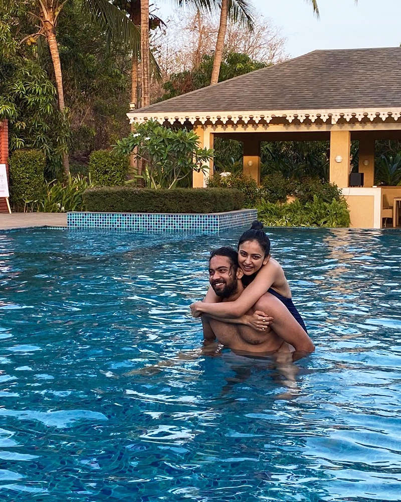 Beach vacation pictures of Rakul Preet Singh will make you pack your bags!