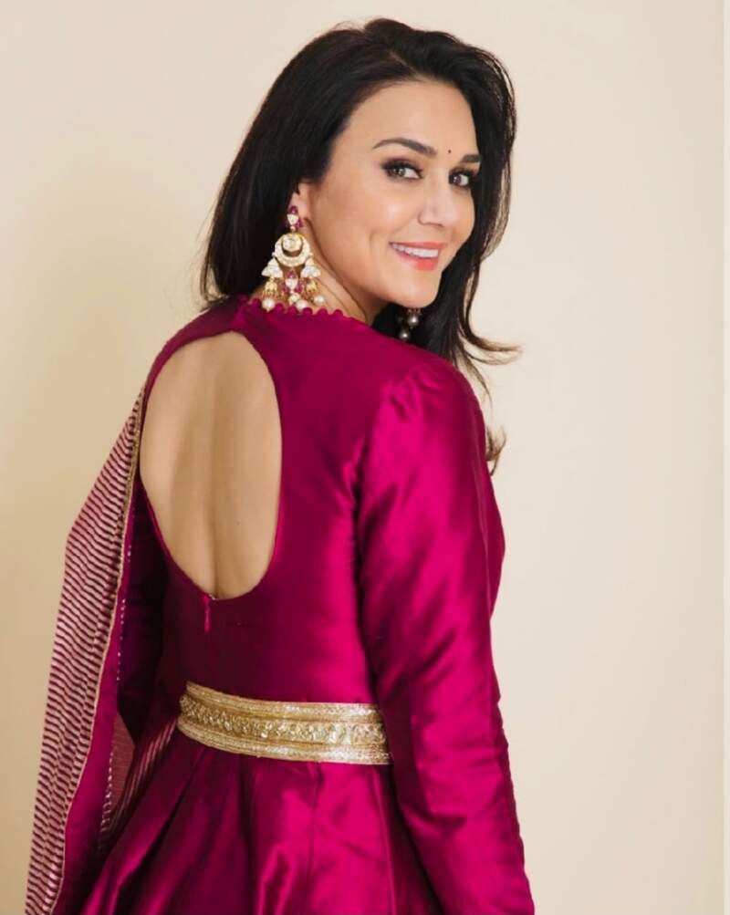 Pictures of Bollywood diva's who rocked the pink shades