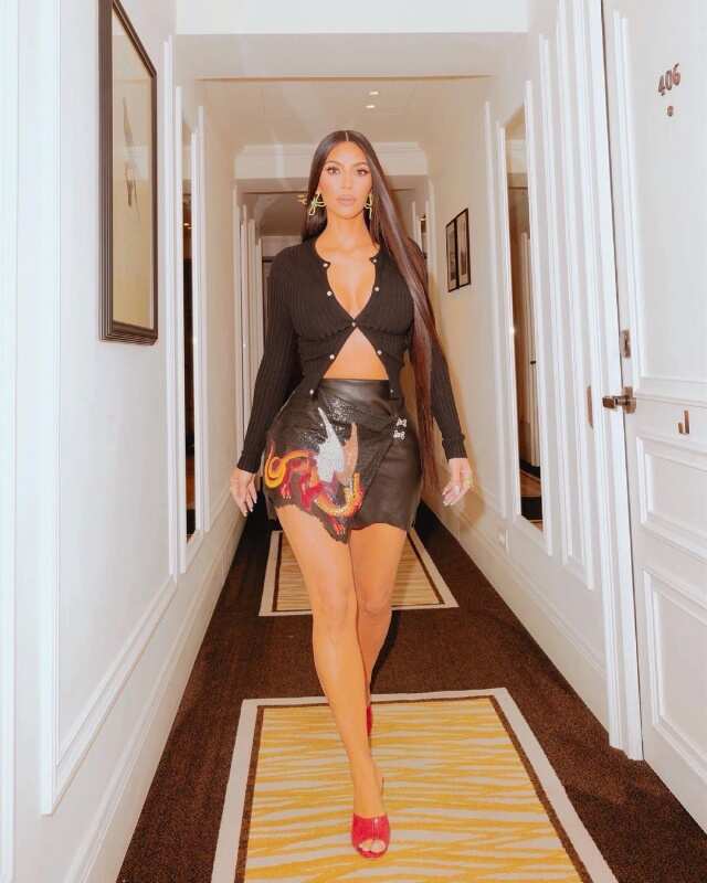 captivates fans with her alluring pictures captivates fans with her alluring pictures