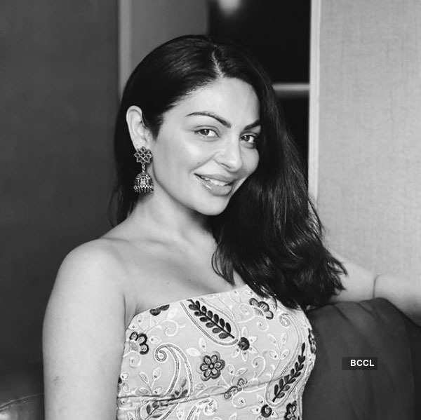 Neeru Bajwa ups the glam quotient with her stunning pictures