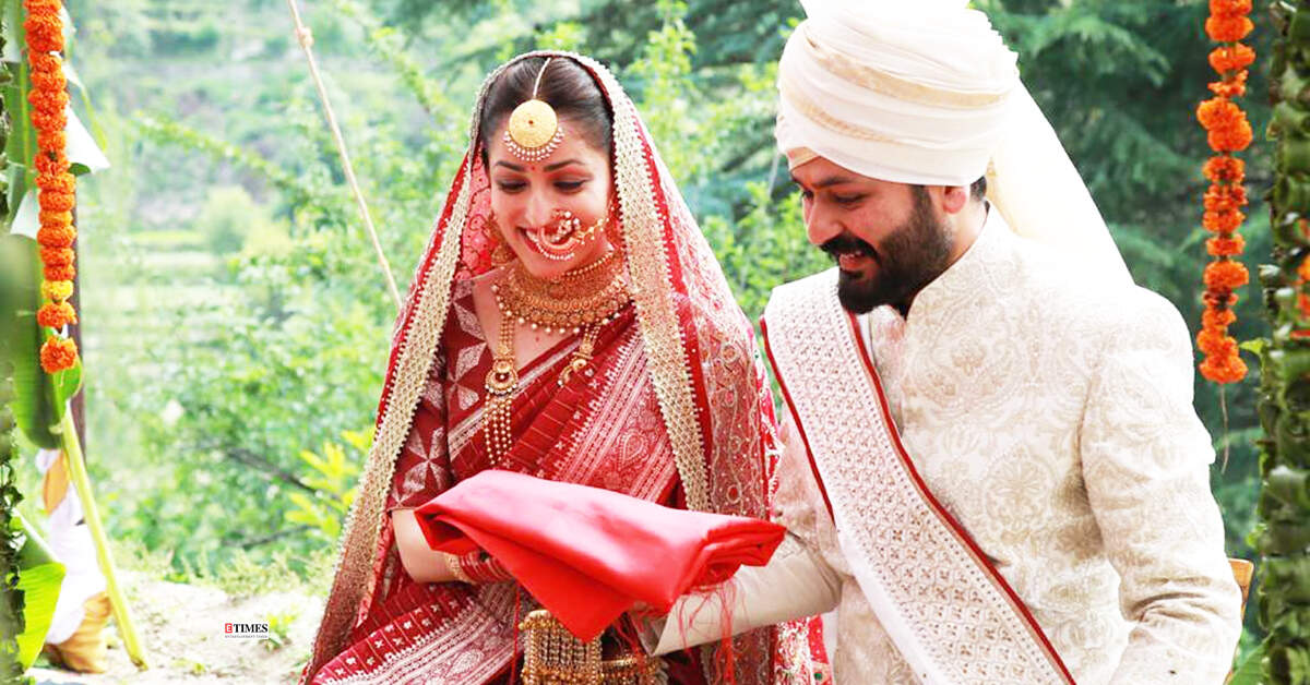 Yami Gautam & hubby Aditya Dhar celebrate one month of their wedding with this beautiful picture