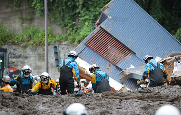 These pictures show the destruction caused by landslide in Japan