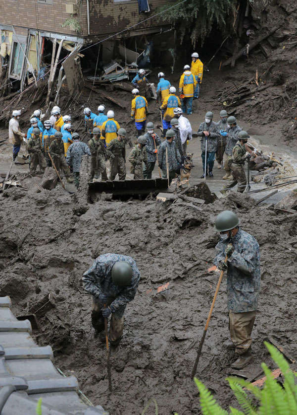 These pictures show the destruction caused by landslide in Japan