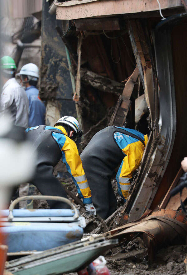 These pictures show the destruction caused by landslide in Japan
