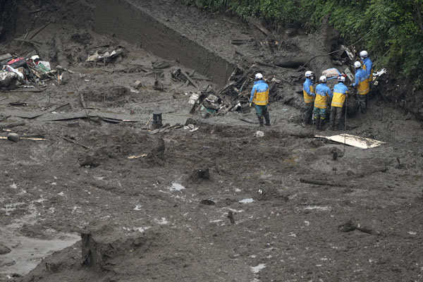 These pictures show the destruction caused by landslide in Japan