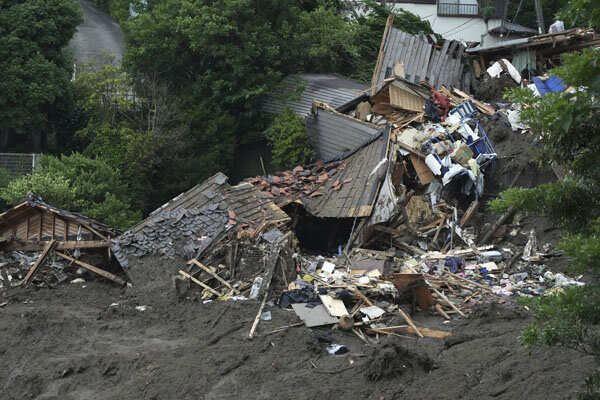 These pictures show the destruction caused by landslide in Japan