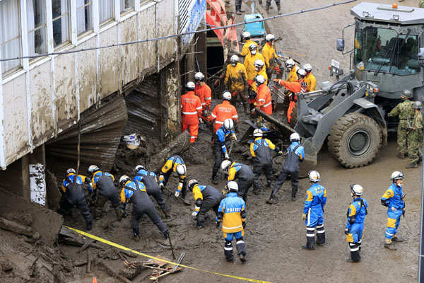 These pictures show the destruction caused by landslide in Japan