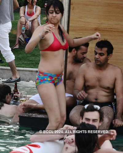 Pool party @ Hotel Oodles