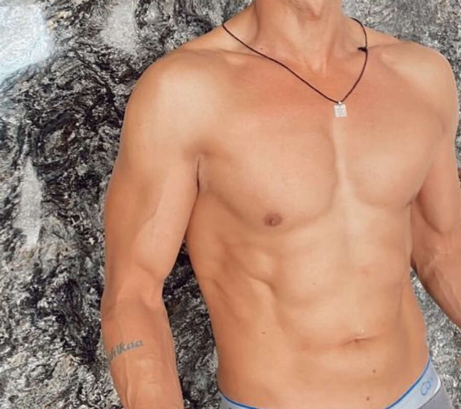 Can you guess the six pack abs of the six bolly celebs?
