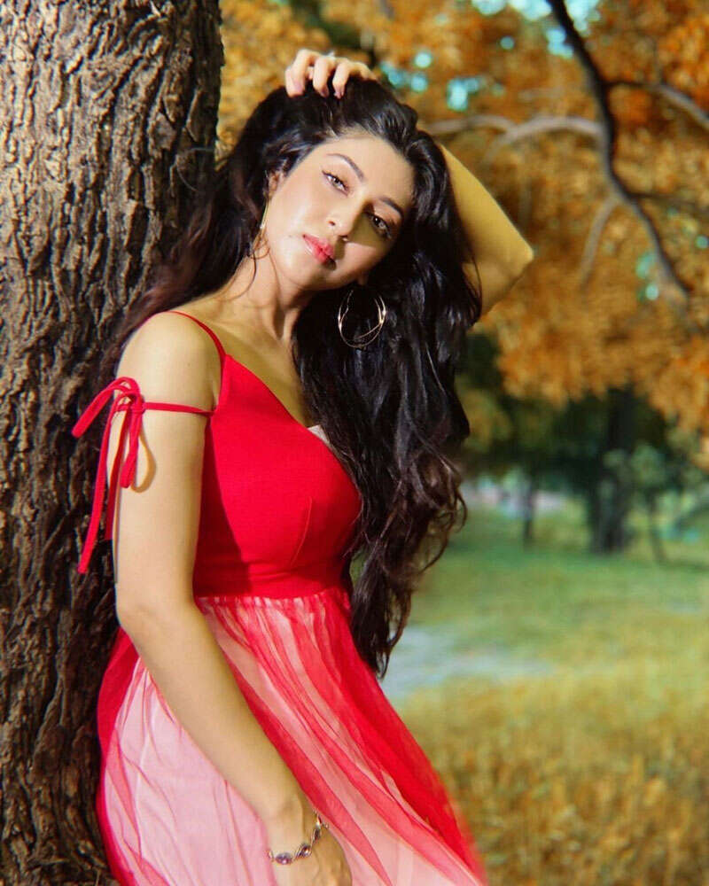 <BR> is turning heads with her bewitching pictures <BR> is turning heads with her bewitching pictures