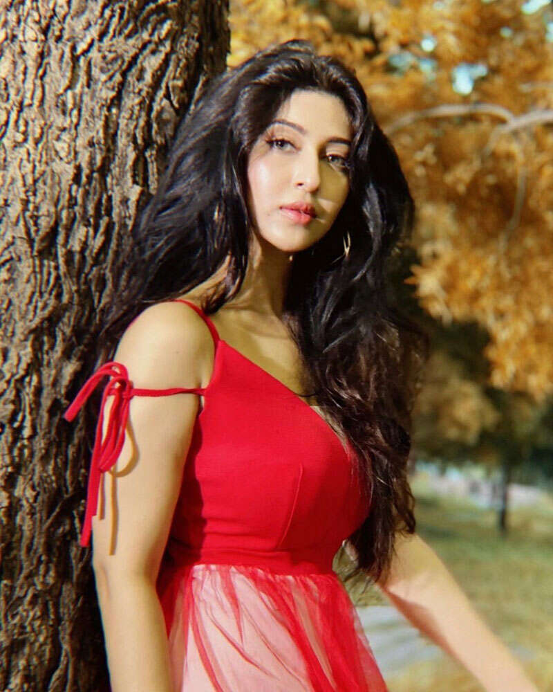 <BR> is turning heads with her bewitching pictures <BR> is turning heads with her bewitching pictures