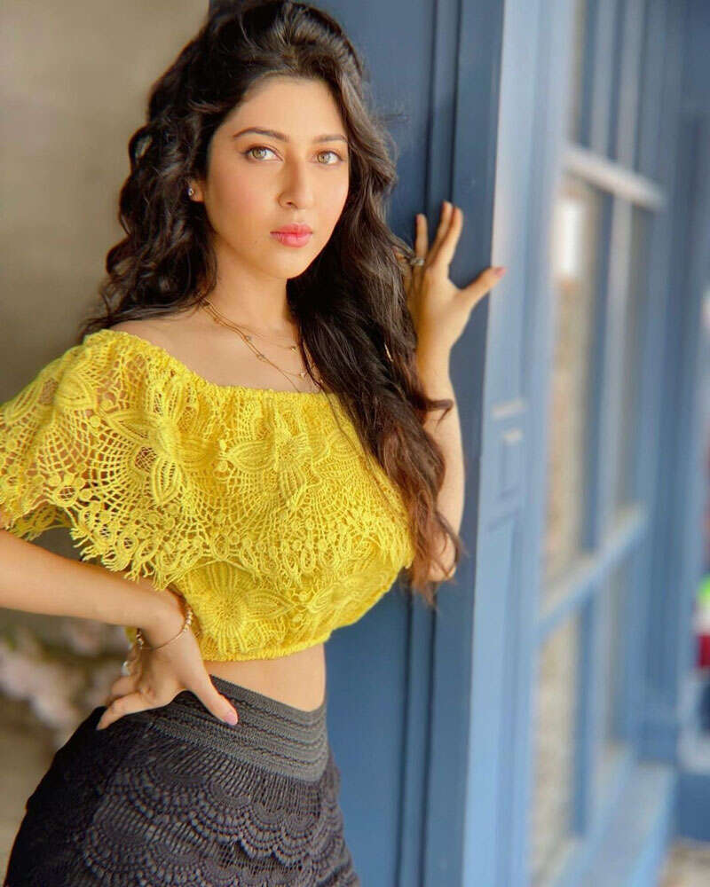 <BR> is turning heads with her bewitching pictures <BR> is turning heads with her bewitching pictures