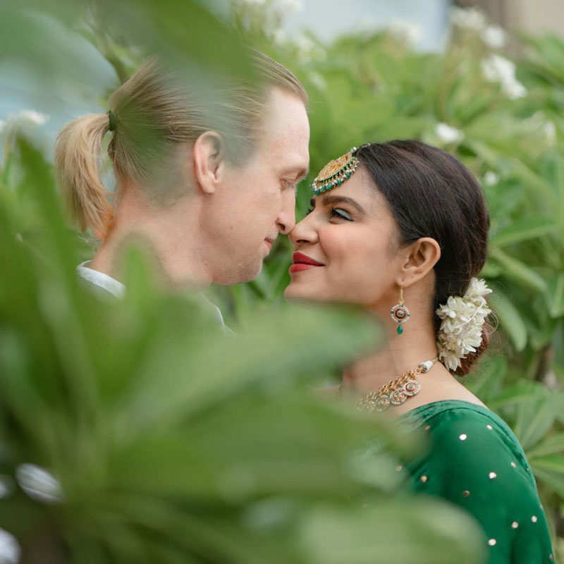 Adorable pictures of Aashka Goradia and her husband Brent Goble