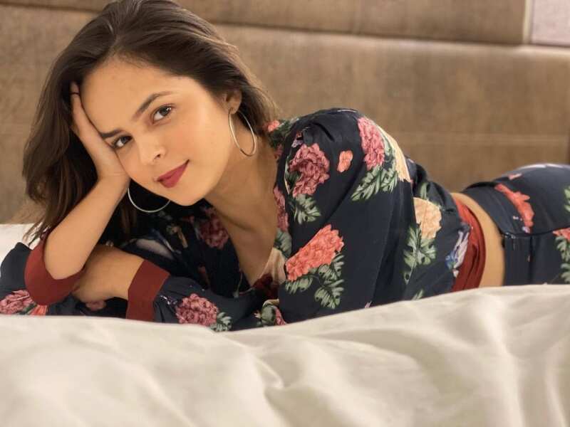 TMKOC's Sonu aka Palak Sindhwani is gorgeous in real life, fans can't stop crushing over her photos!