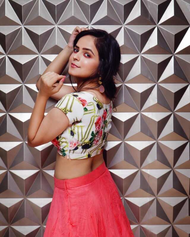 TMKOC's Sonu aka Palak Sindhwani is gorgeous in real life, fans can't stop crushing over her photos!