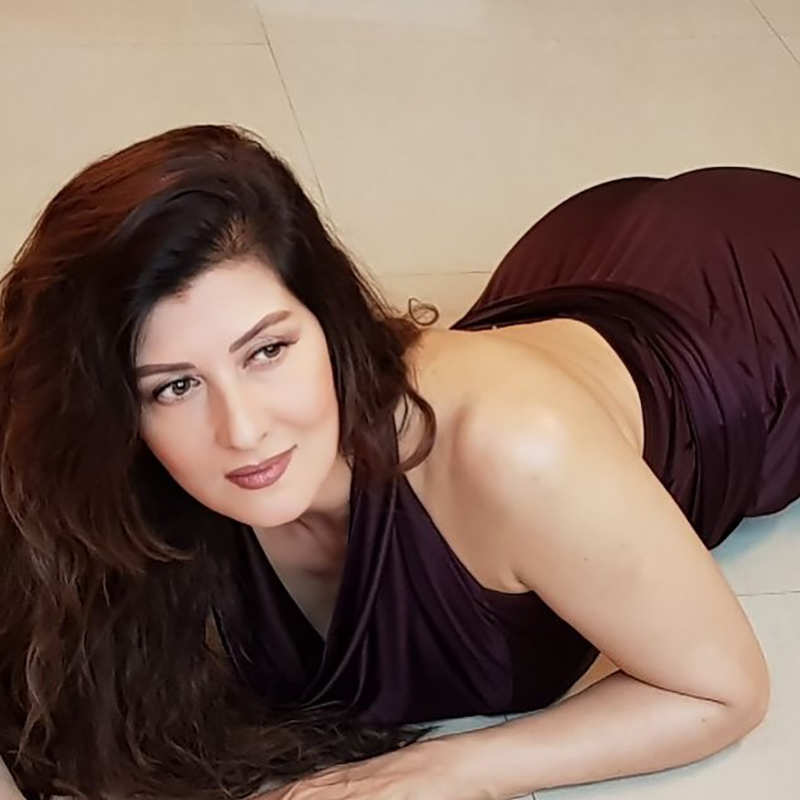 These glamorous pictures of Sangeeta Bijlani surely prove that she is an ageless diva