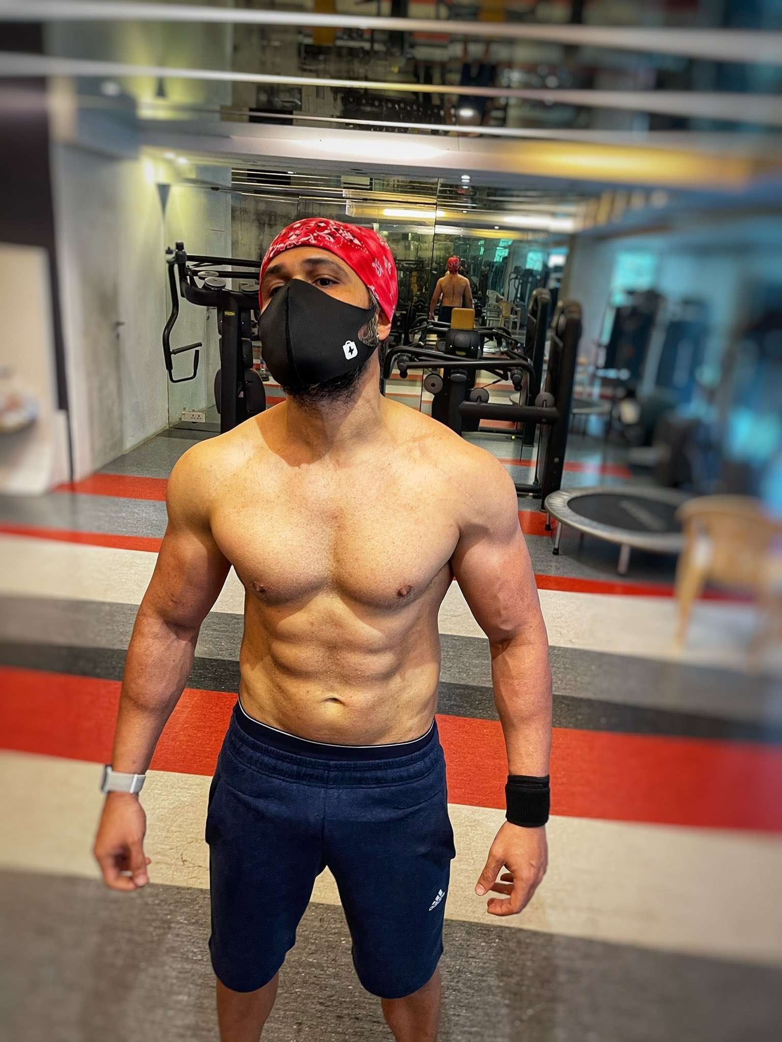 Shirtless Emraan Hashmi unveils his impressive physical transformation  ahead of 'Tiger 3' shoot | Hindi Movie News - Times of India