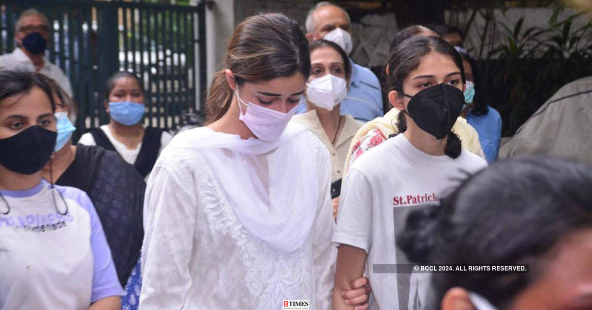 In pics: Ananya gets teary-eyed at grandmother's funeral