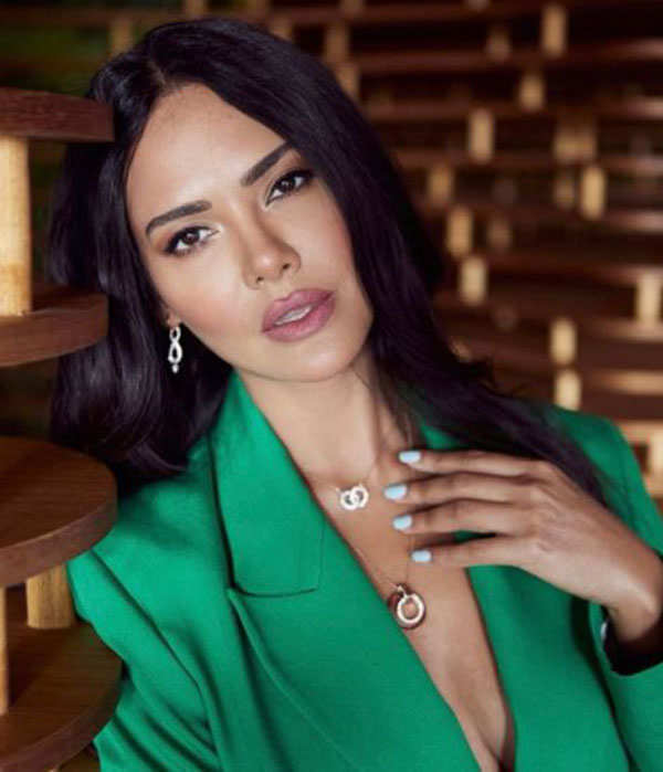 Esha Gupta is making heads turn with these topless pictures from her latest getaway
