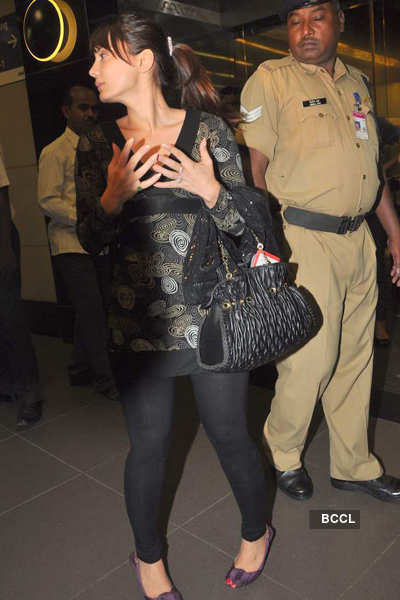 Minissha Lamba at airport