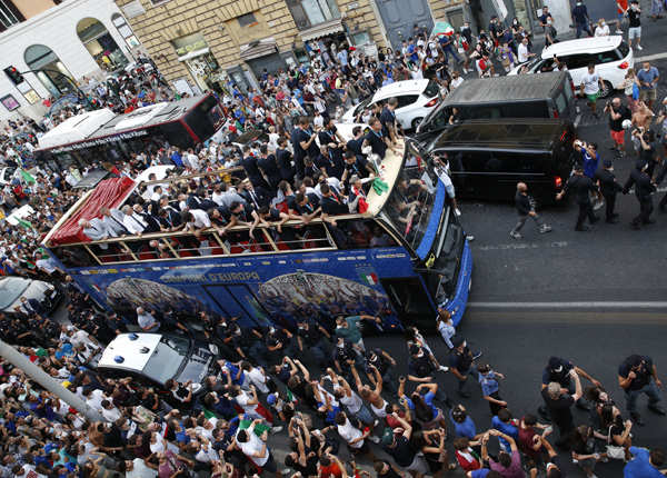 Italy celebrates Euro win with parade