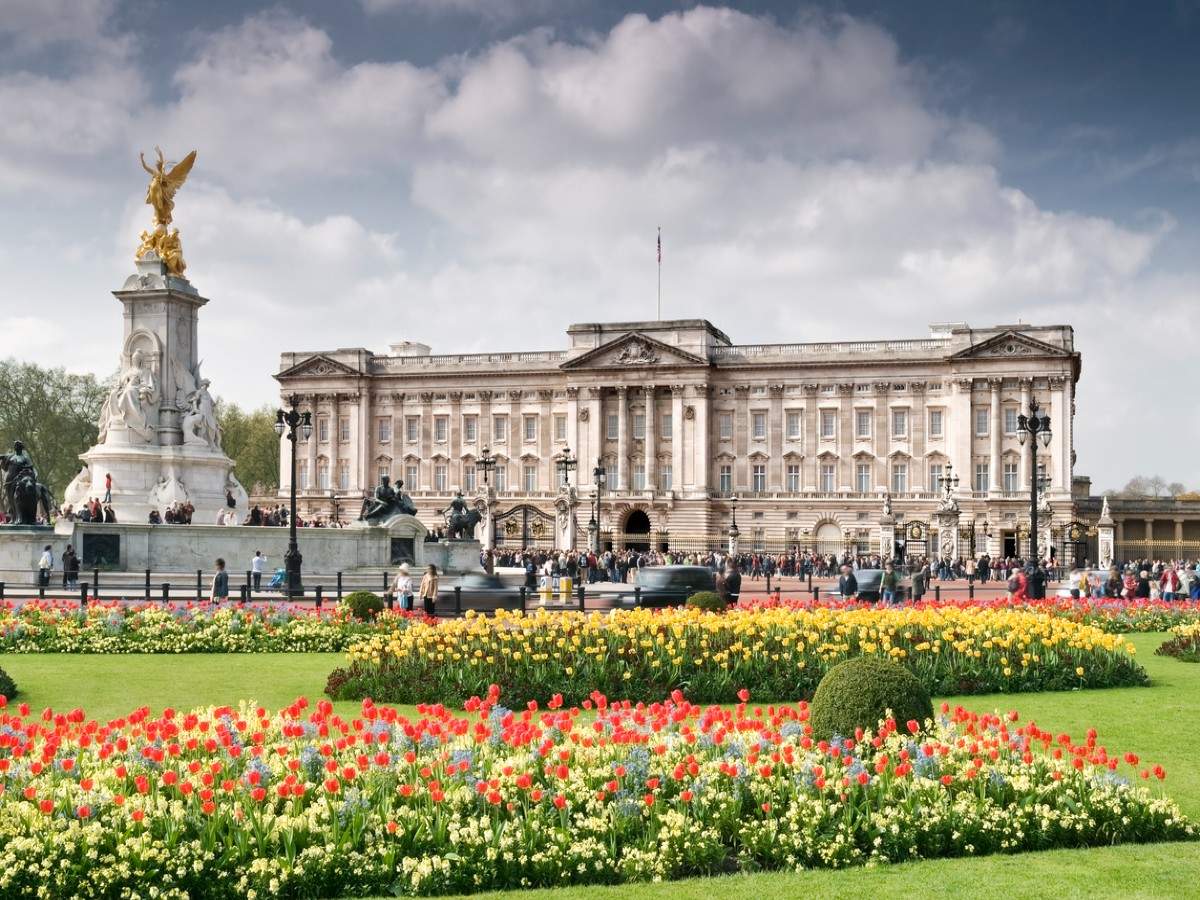You can now visit Queen's Buckingham Palace gardens unattended