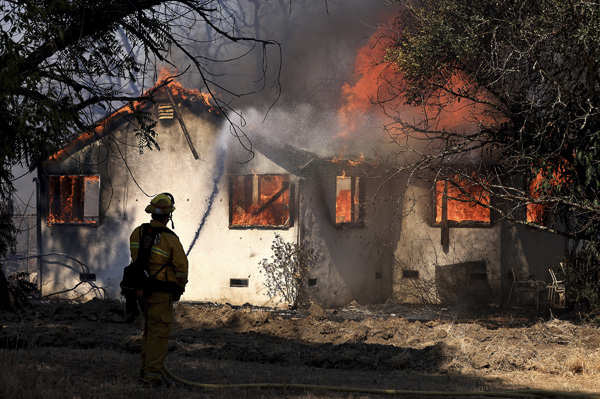 Wildfires burn more than 850,000 acres in US